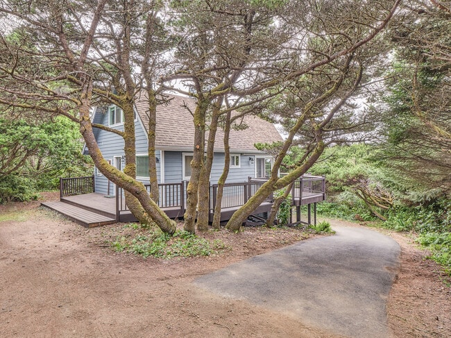 Building Photo - 1115 SW Whitecap Dr