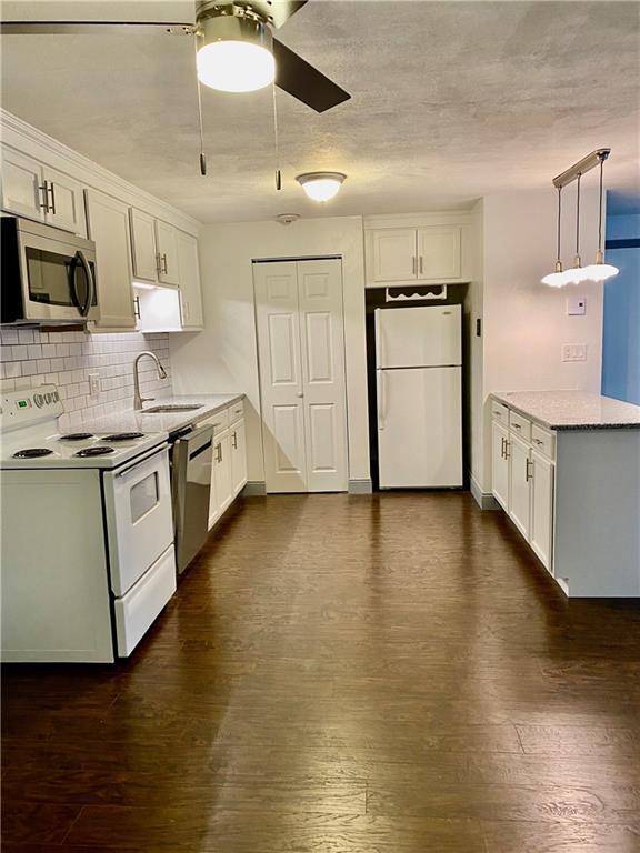 Foto del edificio - 300 Smithfield Rd