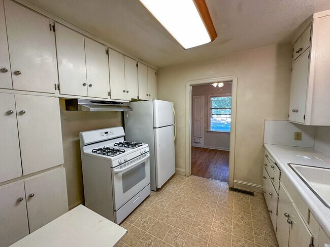 Foto del edificio - 4 Bedroom Home for Rent in Chico CA | Large Yard, Near Downtown & Bidwell Park