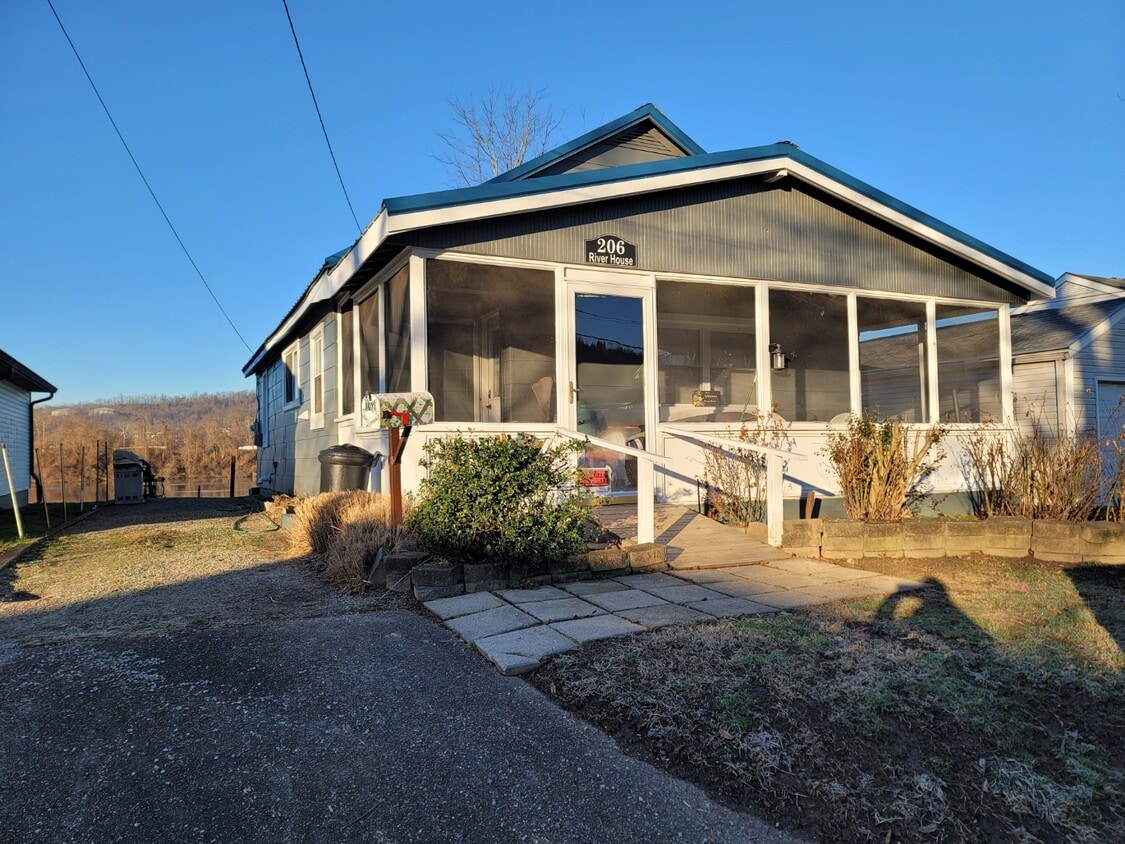 exterior - 206 Kanawha Ave