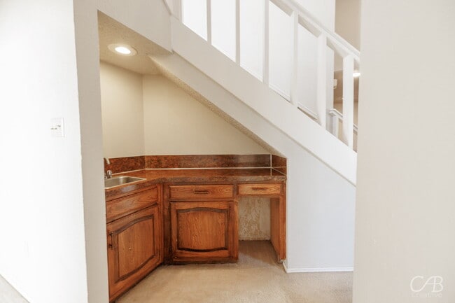 Foto del edificio - For Lease