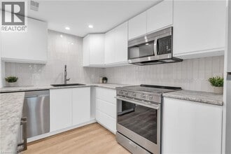 Building Photo - 22 Ash St