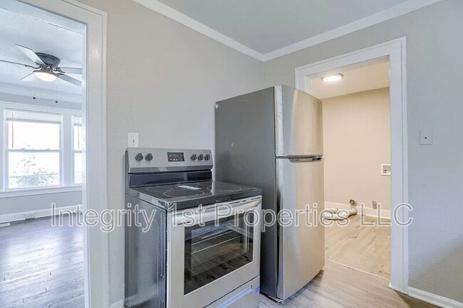 Building Photo - 2402 E 69th Terrace