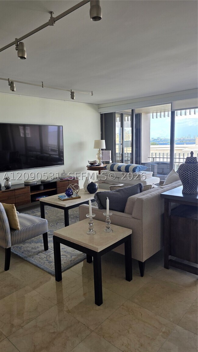 Foto del edificio - 3 Grove Isle Dr