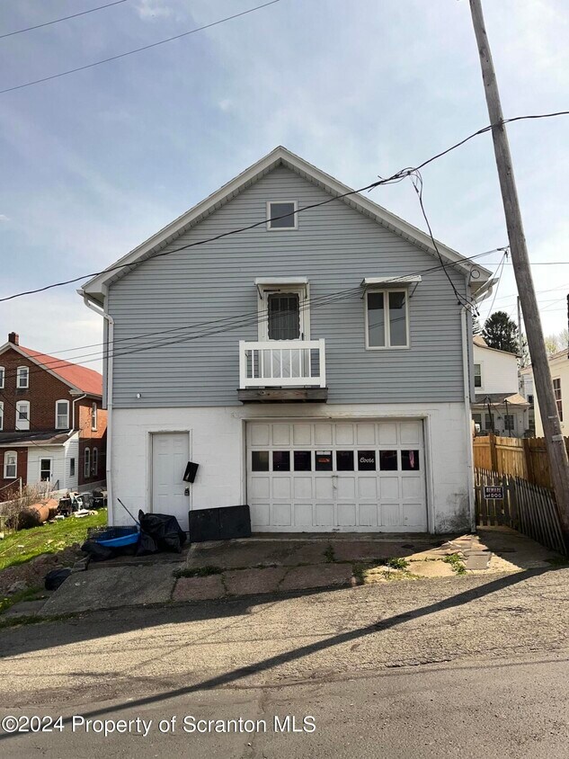 Primary Photo - 833 Walnut St
