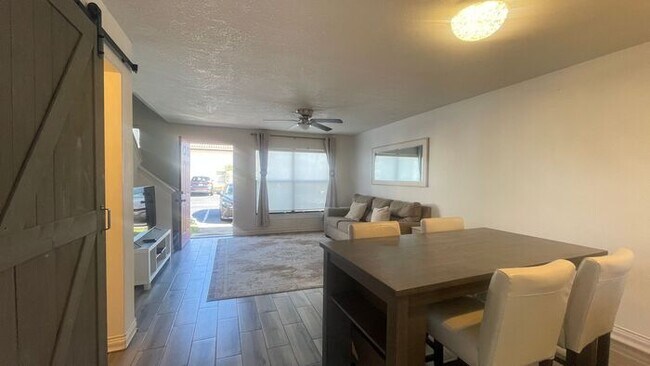 Foto del edificio - 1718 Silver Creek Ct