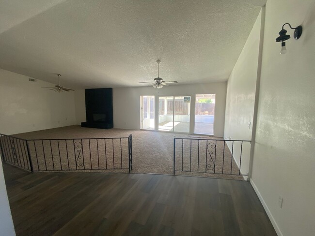 Building Photo - Spacious home in Lemoore