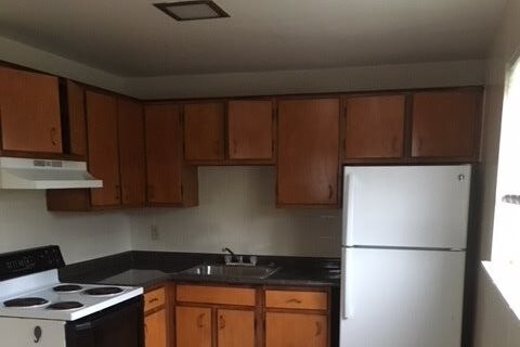 kitchen - 400 Bonesteel St