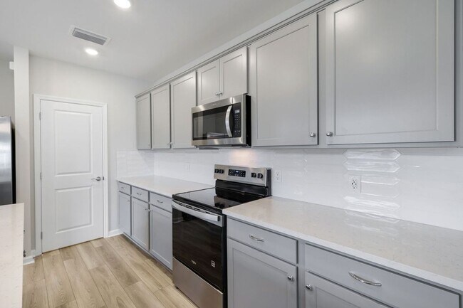 Building Photo - 27907 Radiant Ct