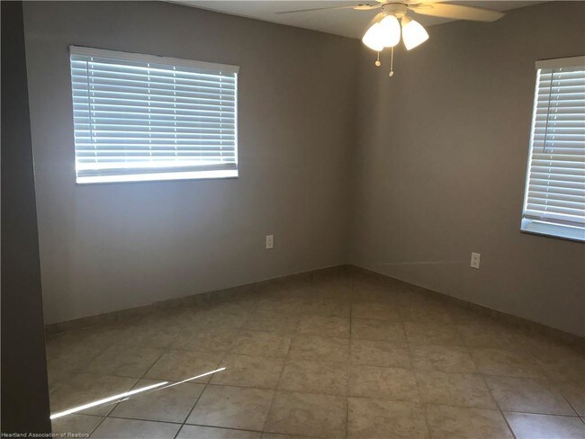 Building Photo - 1331 W Allamanda Blvd