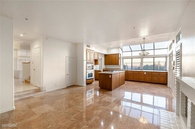 Building Photo - 4 br, 3 bath House - 1015 Calle Azul
