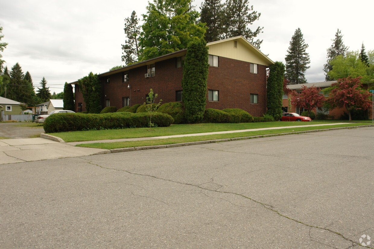 Building Photo - 206 S 12th St