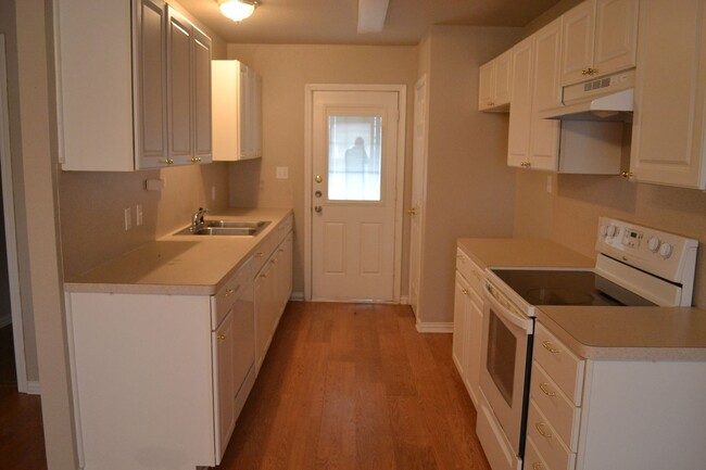 Building Photo - 3 Bedroom 2 Bath North Waco