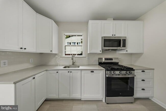 Building Photo - 1801 S Glebe Rd
