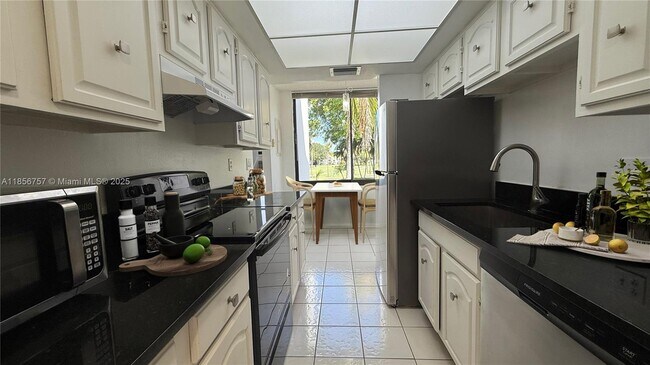 Foto del edificio - 3309 Bridgewood Dr