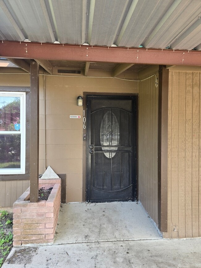 Building Photo - 106 Knollwood Dr