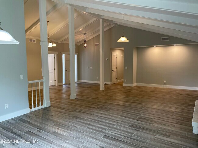 Building Photo - 5609 Hyde Park Cir