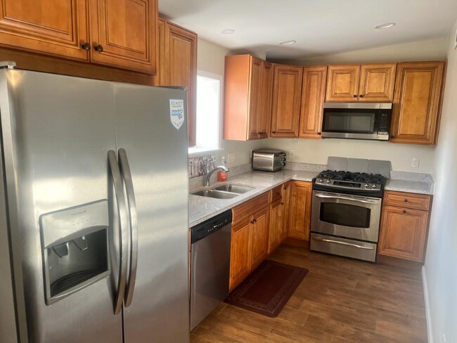 Building Photo - 3180 Wildwood Dr