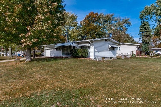 Building Photo - 1045 Rogers Ln