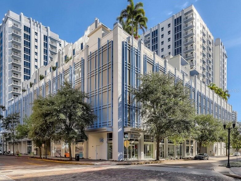 Foto principal - 415 E Pine St