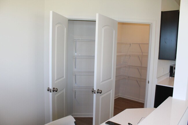 Building Photo - Brand New 5 BR in Avon w/Free Cable & Inte...