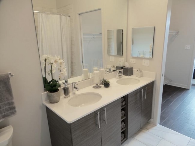 Photo - 1206 W Madison St Apartment