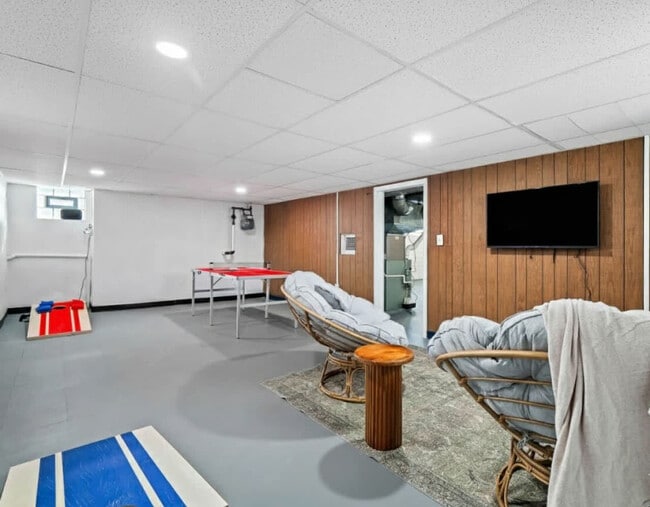 Foto del edificio - 18031 Larchwood Ave