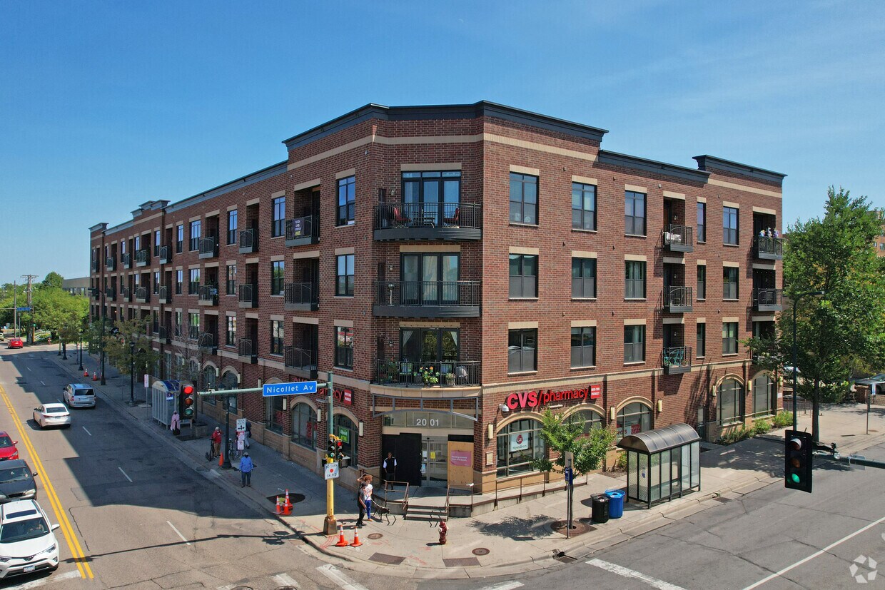 Primary Photo - Eat Street Flats & Market