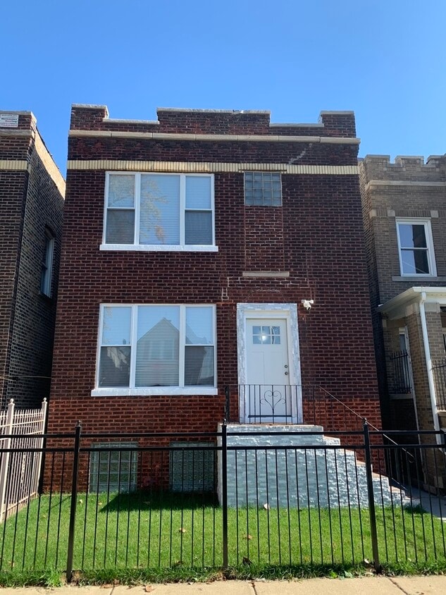 1521 N Keating Ave Unit 2, Chicago, IL 60651 Apartment for Rent in