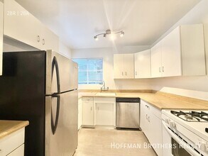 Building Photo - 11950 Laurelwood Dr