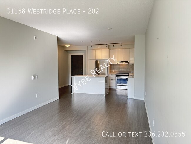 Photo du bâtiment - ?? Bright Courtyard Condo @ Elmstone– 2 Parking Spots