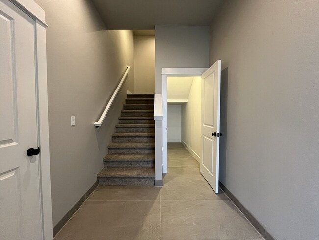 Building Photo - Brand New Modern Open-Concept Condo with Kitchen Island, Granite Counters and a Deck