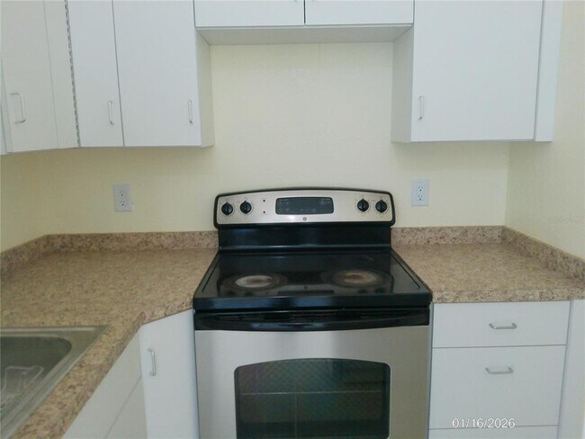 Foto del edificio - 1111 Cypress Gardens Blvd