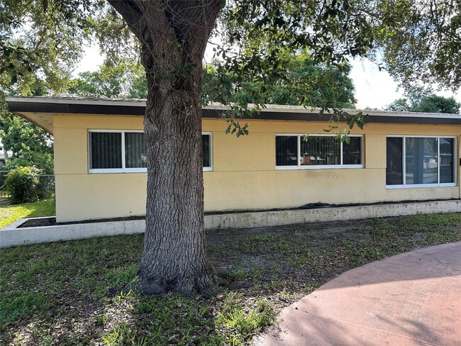 Building Photo - 701 W Evanston Cir