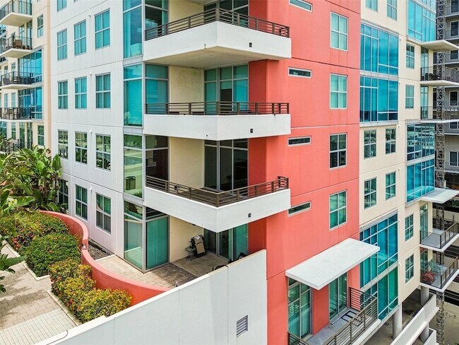 Foto del edificio - 1120 E Kennedy Blvd