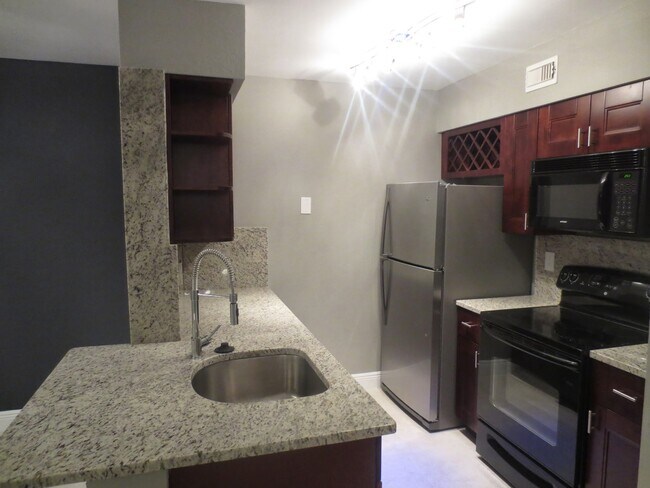 Building Photo - 2810 N Oakland Forest Dr