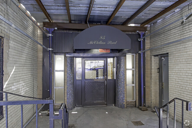 Entrance - Cooperative