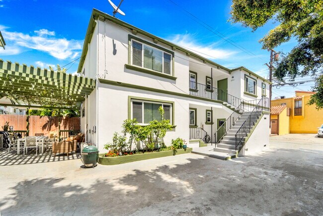 Foto del edificio - 3379 Herman Ave