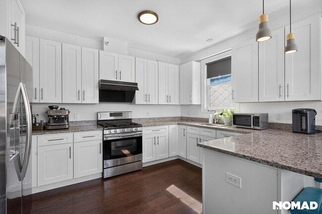 Building Photo - 140 36th St
