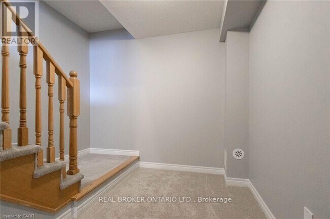 Building Photo - 420 Linden Dr
