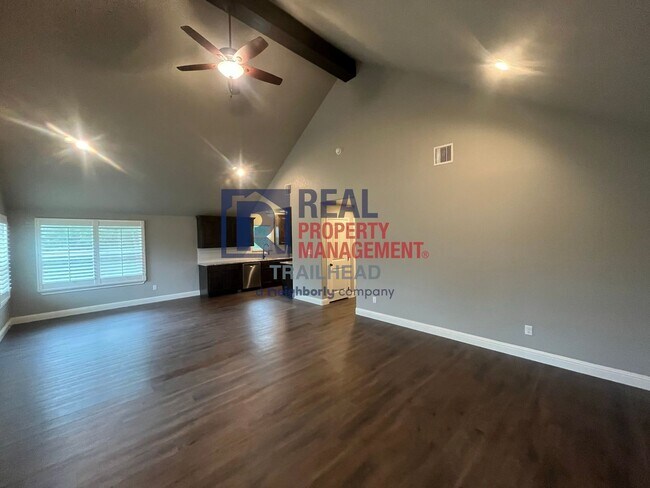 Foto del edificio - Attractive 3 Bed 2 Bath Home in Gated Lakeside Community!