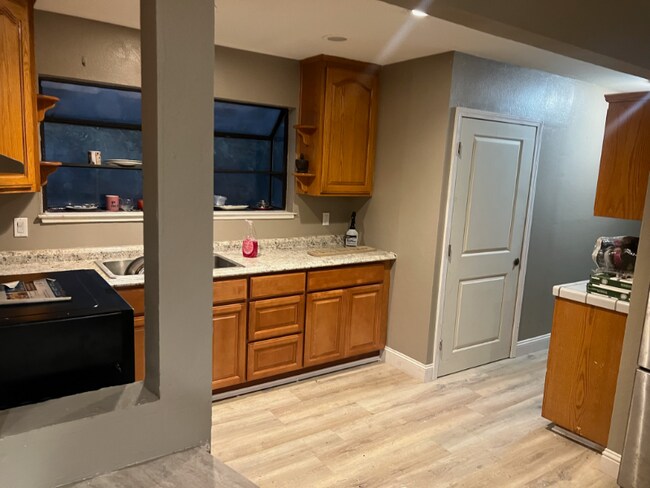 Foto del edificio - 4455 Glidden Way