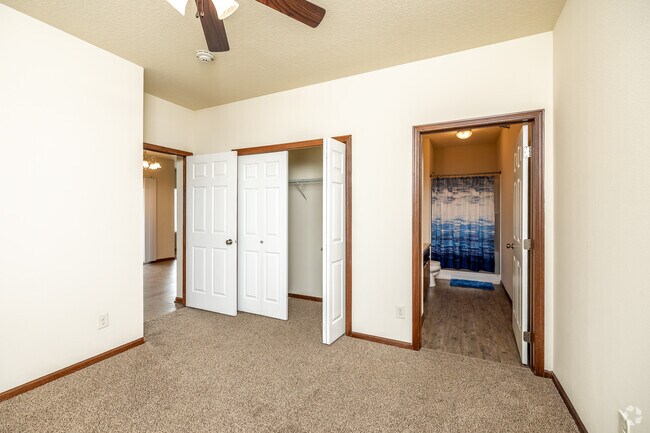 2HAB, 2BA - 995 ft² - Adam Ridge