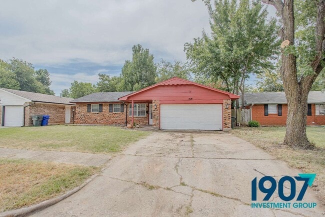 Photo - 1618 Village Drive House