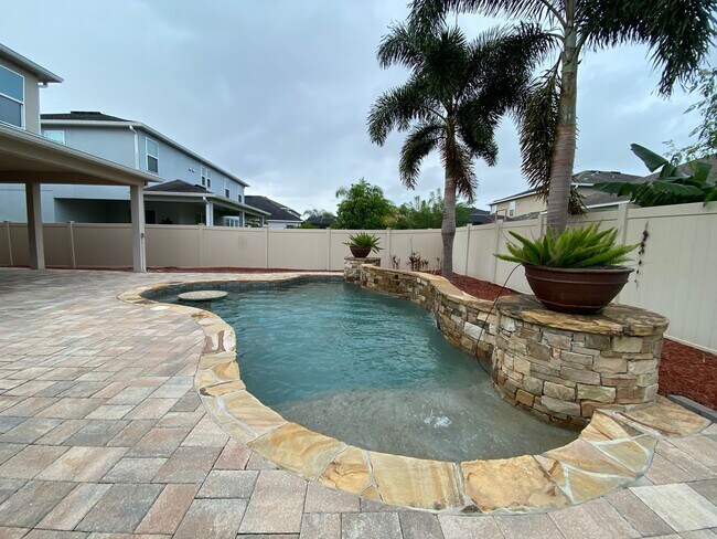 Building Photo - Stunning 5 Bedroom Pool Home in Orchard Hi...