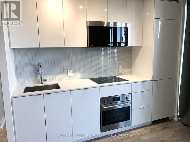 Building Photo - 7 Grenville St