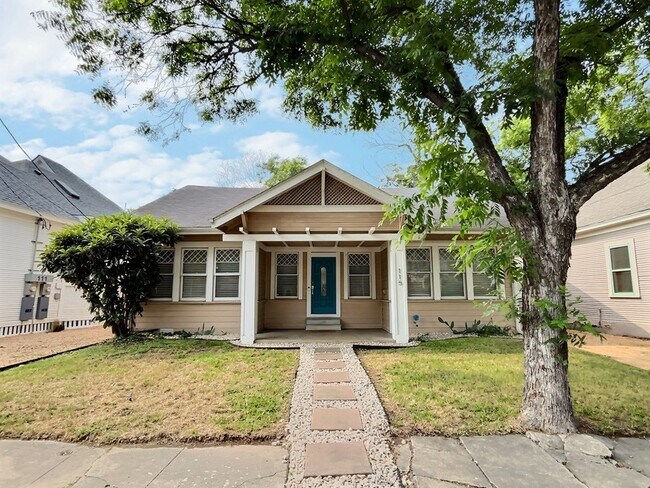Building Photo - 115 Panama Avenue