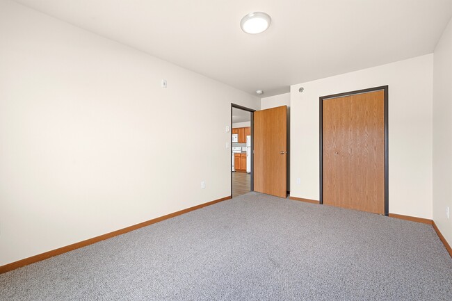Step into versatile living at Paramount at the Bluffs Apartments. This spacious room offers ample potential for customization and comfort. Premier amenities and a prime location await. Schedule your tour today to explore your future home! - Paramount at the Bluffs Apartments