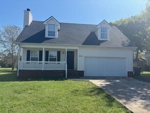Building Photo - 2704 Roscommon Dr