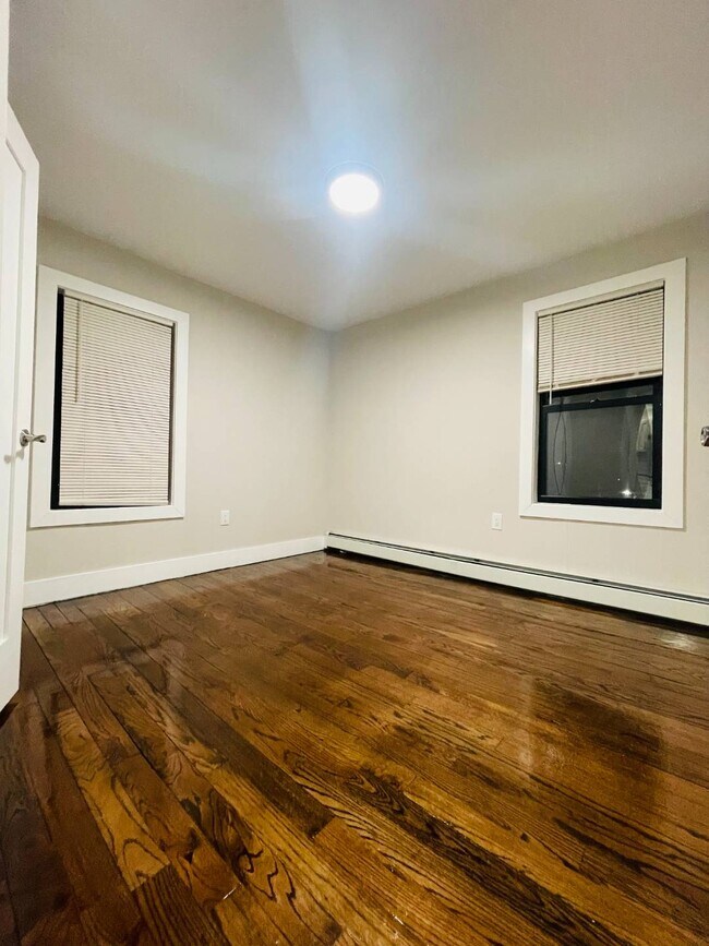 Foto del edificio - 211-30 99th Ave